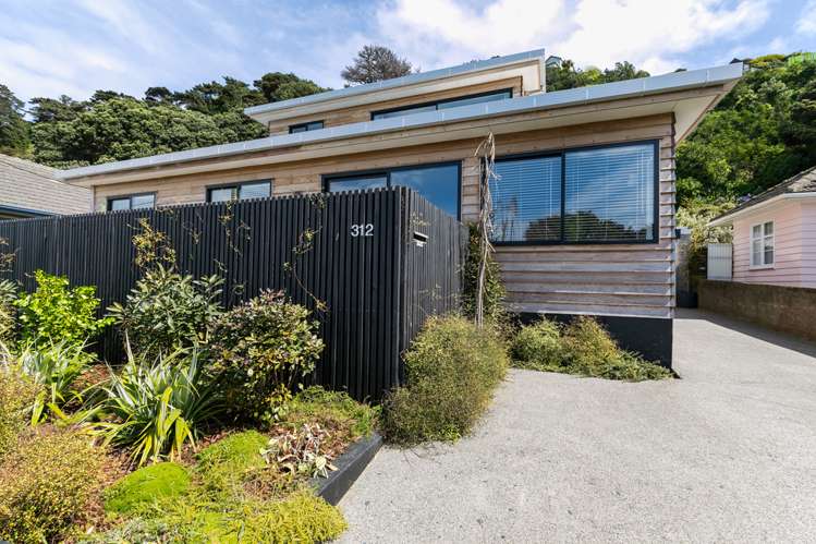 312 Queens Drive Lyall Bay_18