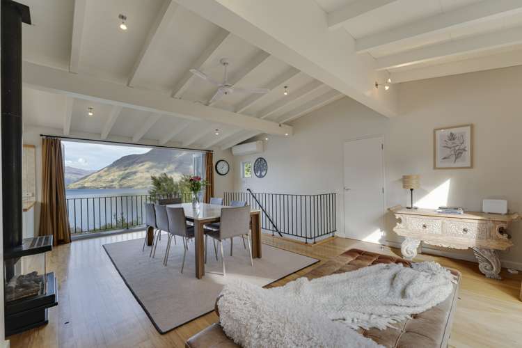 6 Matau Place Fernhill/Sunshine Bay_10