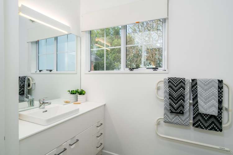18 Travis Country Drive Burwood_28