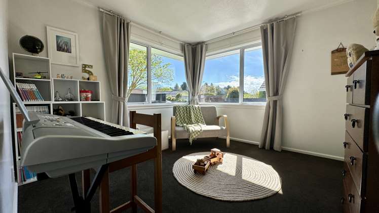 8 Queens Drive Allenton_10