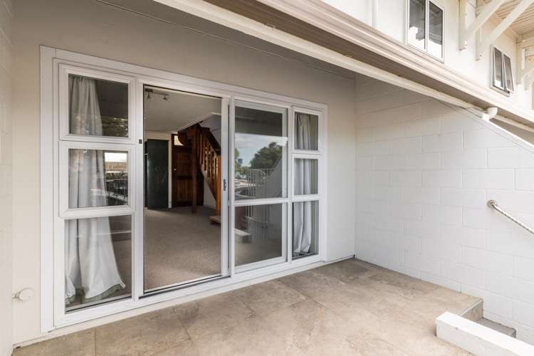 241 Marine Parade Napier South_15