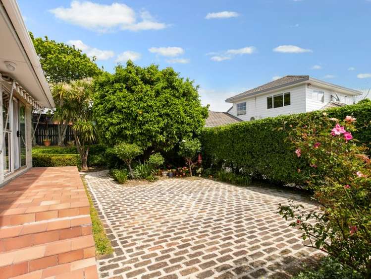 2/119 Abbotts Way Remuera_5