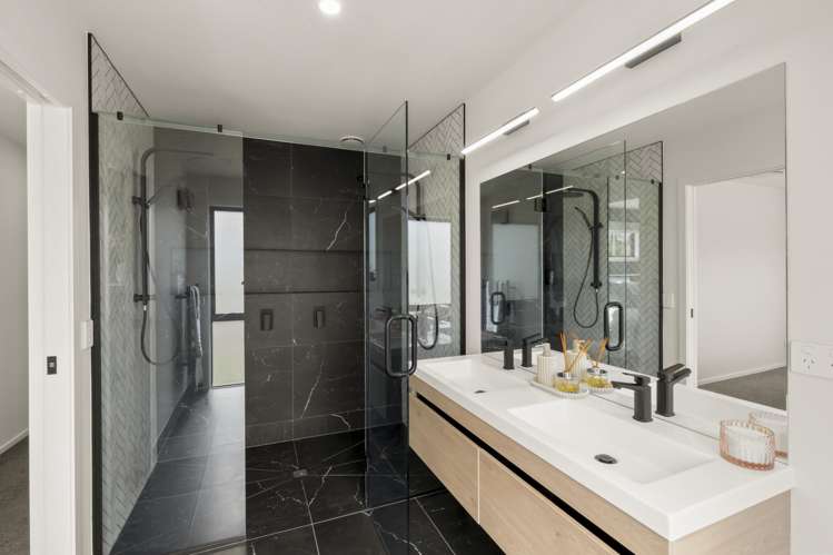 85 Magnum Drive Cromwell_7