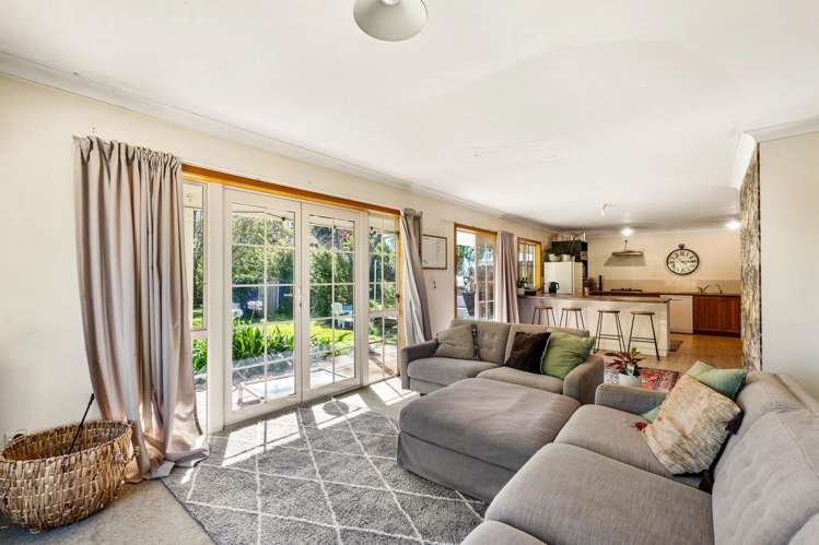 215 Riverbend Road Meeanee_11
