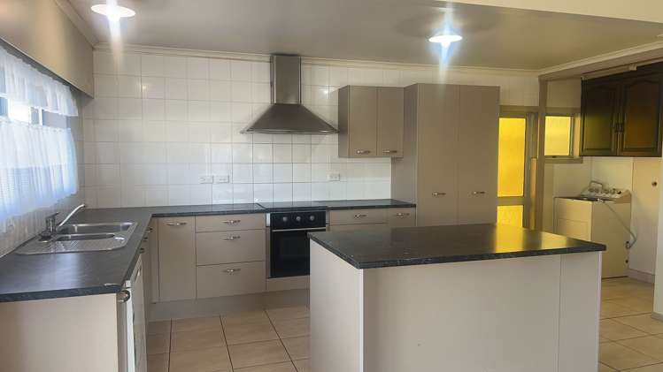 94 Te Atatu Road Te Atatu South_8