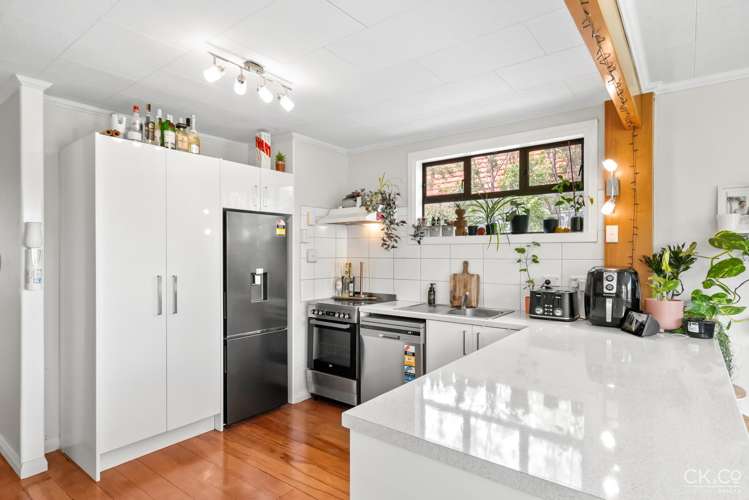 2 Churton Crescent Taita_4