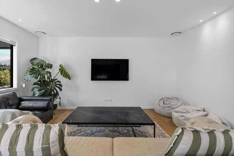 9 Swan Street Lake Hawea_9