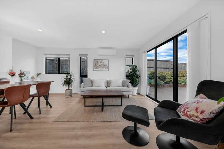 82E White Swan Road Mt Roskill_2