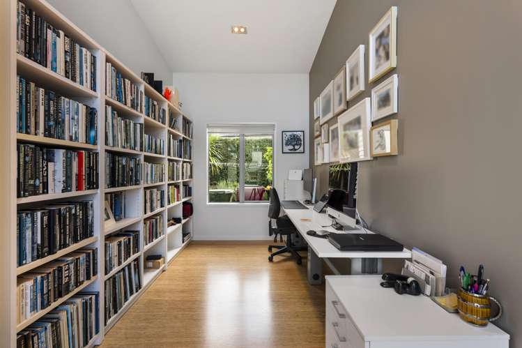 10 Thomas Hunter Lane Greenhithe_19