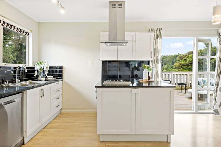 13 Taioma Crescent Te Atatu Peninsula_11