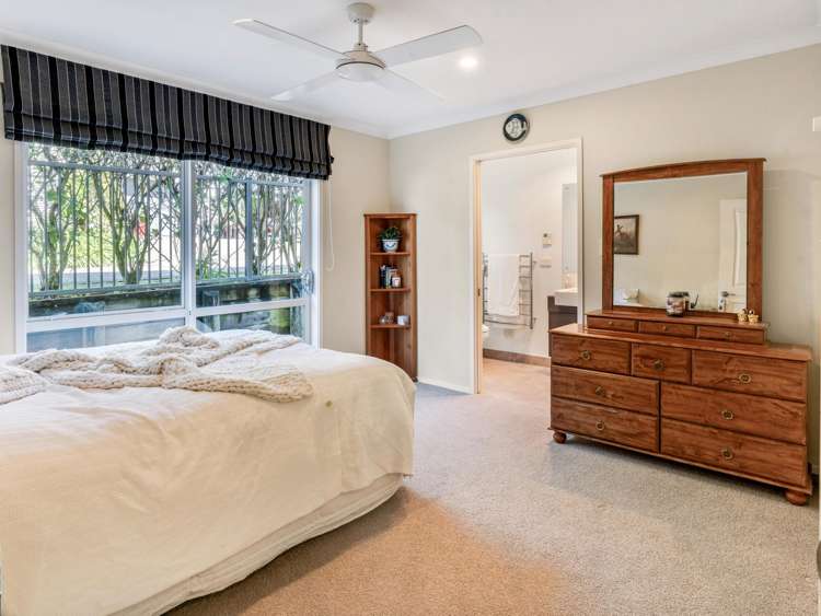 5 Seymour Road Mellons Bay_15