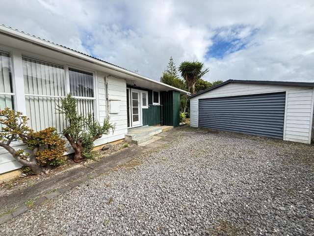 Freshly Updated 3 Bedroom Home in Prime Mt Wellington Location