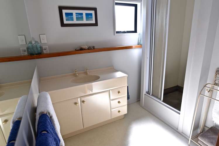 13 Penlington Place Akaroa_11