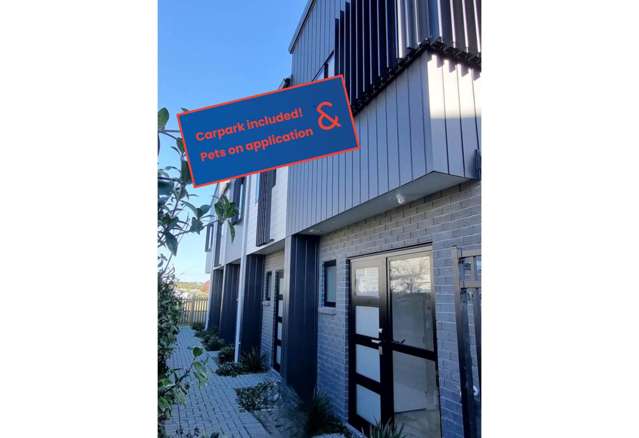 Much Loved Townhouse in Prime Peninsula Location