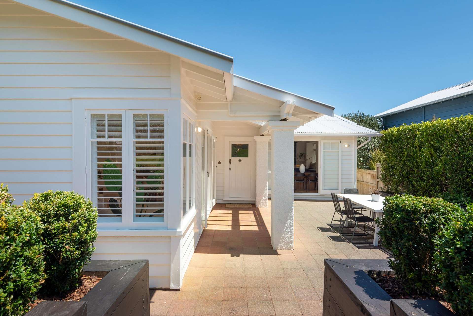 7B North Avenue Narrow Neck_0