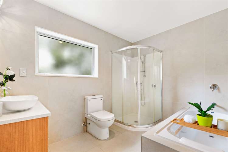 2/49a Lancaster Road Beach Haven_10