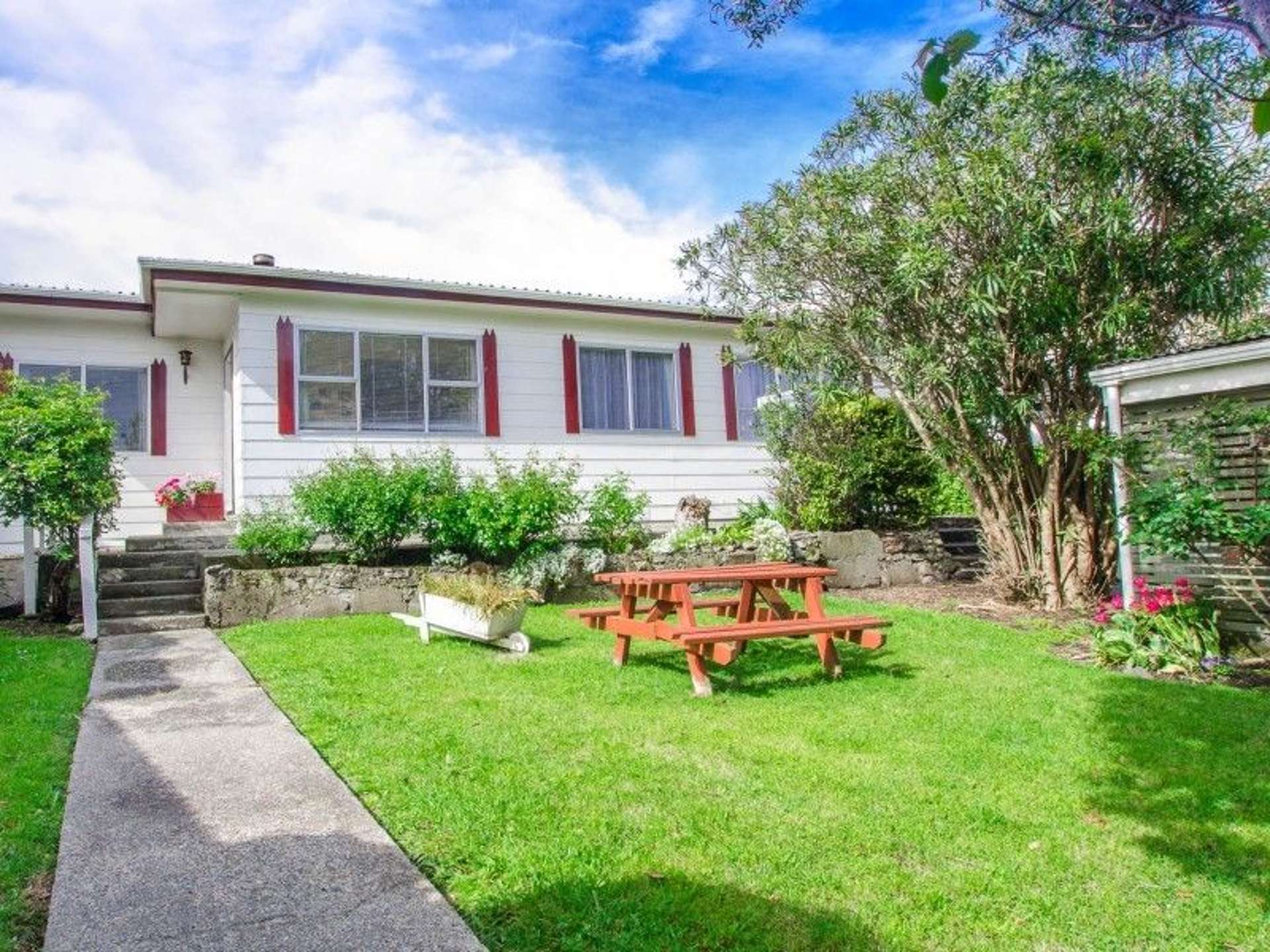 11 Karaka Grove Raumati Beach_0