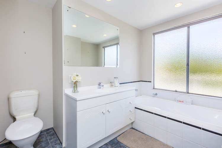 44 Sunbrae Drive Silverstream_10