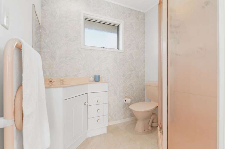 37 Amanda Avenue Dinsdale_10