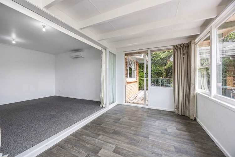 453 Scenic Drive Waiatarua_5