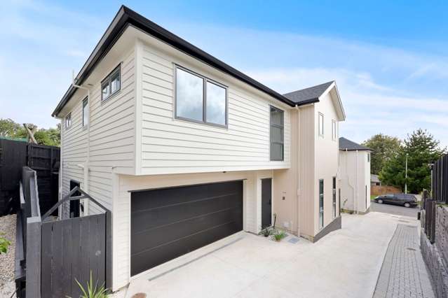 Sophisticated, Spacious, Double-Westlake Zone!