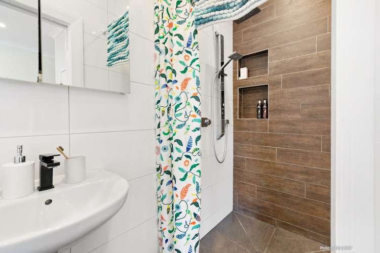 8 Bentinck Avenue Strathmore Park_6