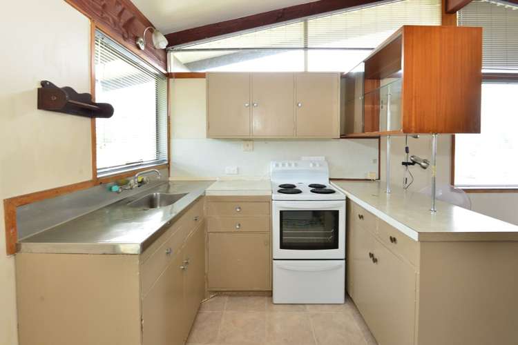 196 Edmonton Road Te Atatu South_10