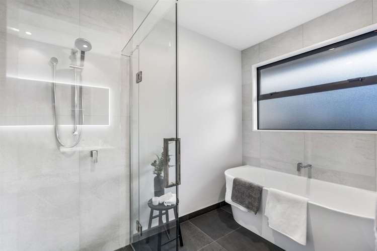 68 Vernon Drive Lincoln_13