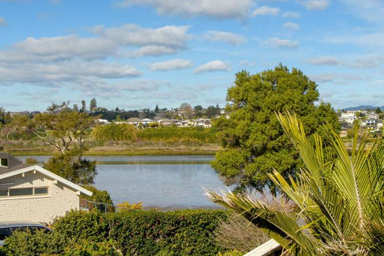 4 Sunny Bay Road Matua_37