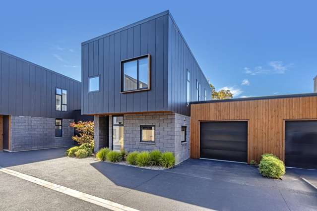 Contemporary 3 bedroom townhouse with garage!