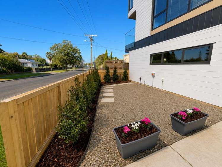 1/36 Longburn Road Henderson_5