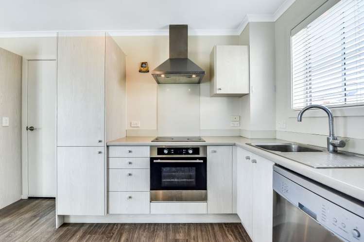 69 Chiefs Court Hamilton East_8