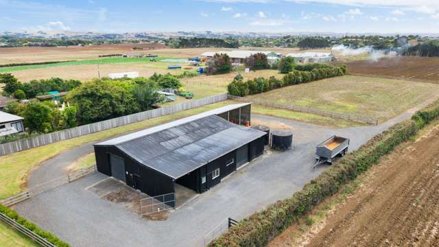 Large shed on 7,371sqm with accommodation