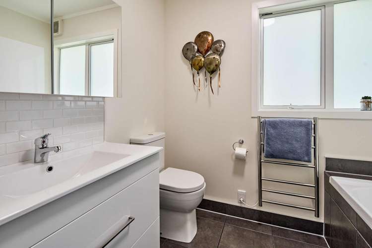 68 Eskdale Road Papakowhai_13