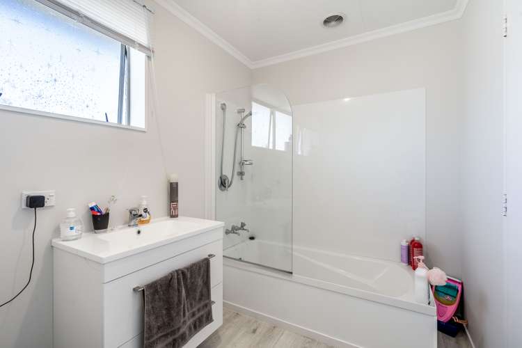 32 Dundee Place Strathern_13