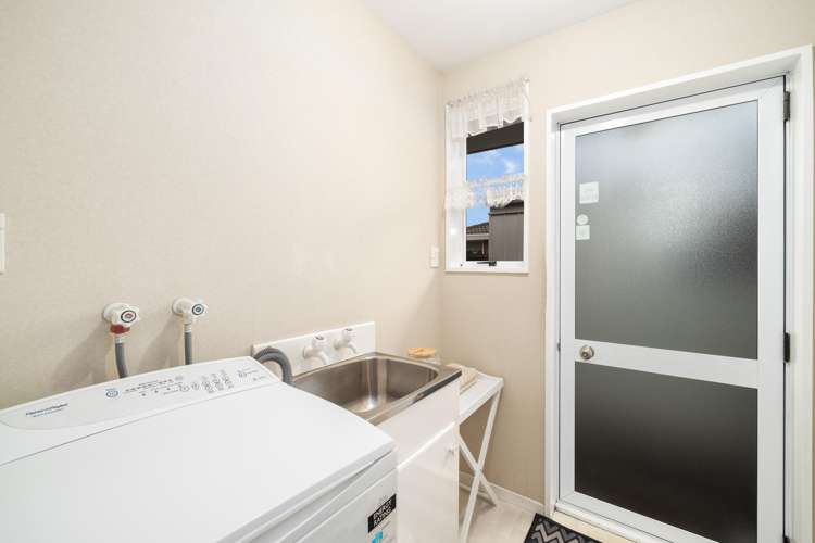 2/15 Dumfries Drive Hei Hei_10