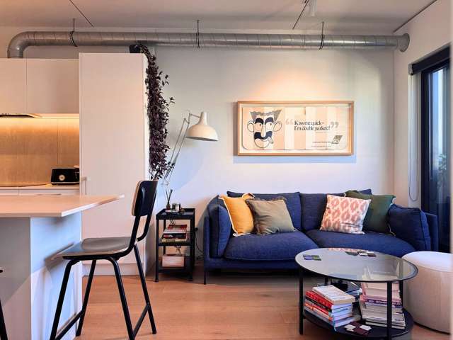 Designer 1 bed, a stones throw from everywhere!