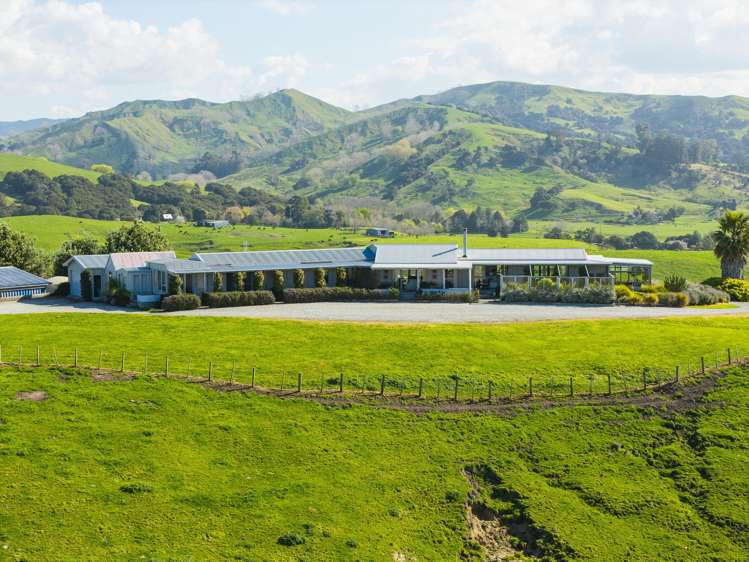 327 and 327a Taurau Valley Road Muriwai_17