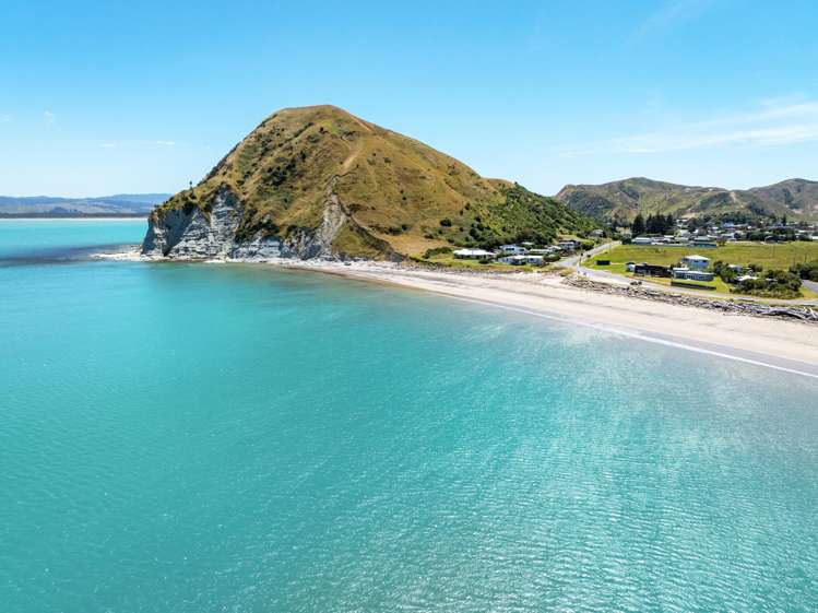 6 Argyle Street Māhia_26