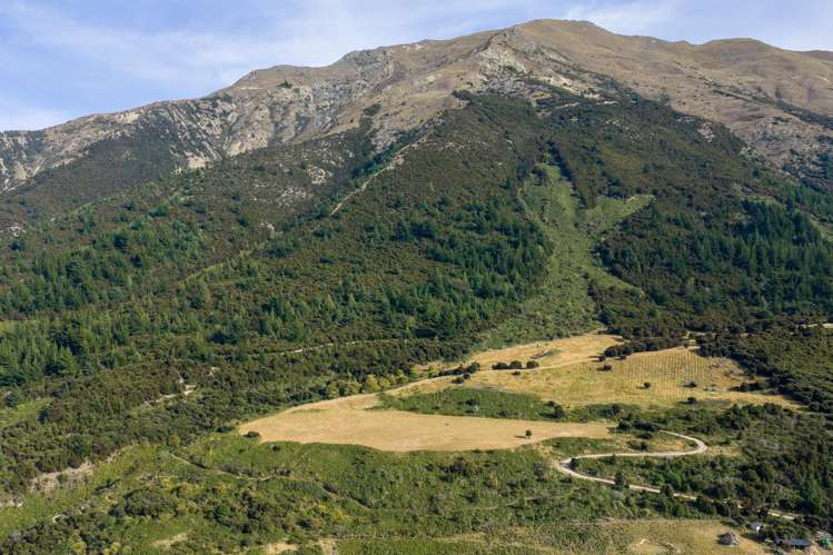 1147 Lake Hawea - Albert Town Road Albert Town_10