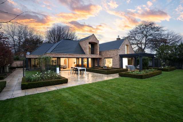 Prestigious Family Living in Regents Park