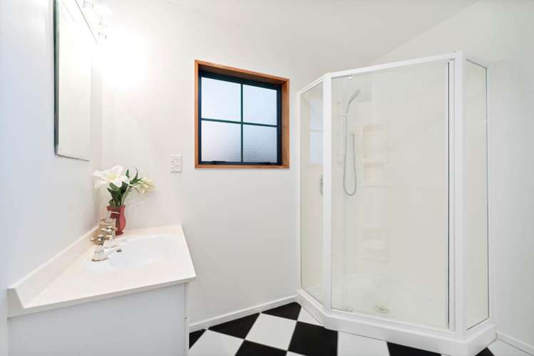 8a Longburn Road Henderson_22