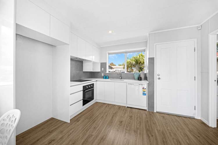 27 Sandrine Avenue Clover Park_8