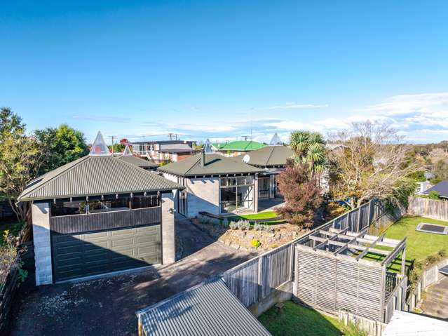 Mid-Century Masterpiece - A Hidden Gem in Highfield