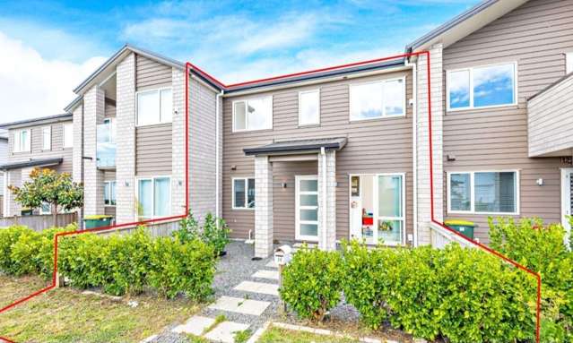 Stylish 4BR Townhouse in Flat Bush