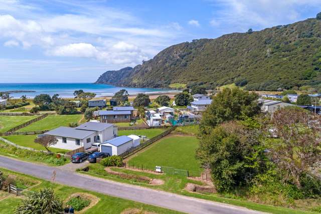 13 Makahuri Place Hicks Bay_2
