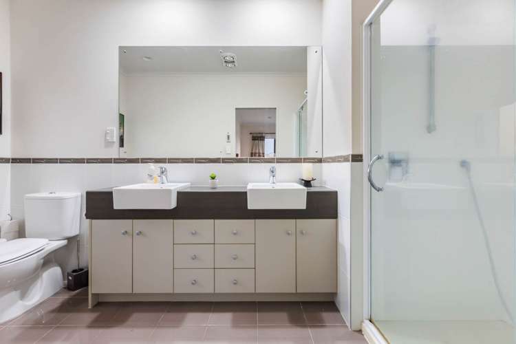 7 Woolaston Place Flat Bush_13