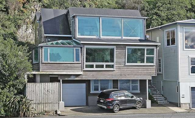 Scenic Waterfront Retreat in Houghton Bay