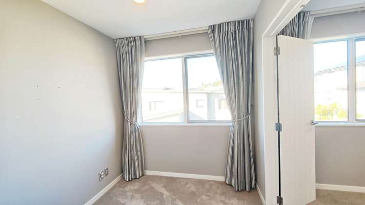 12 Fernhill Way Oteha_10