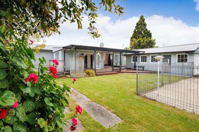 Spacious family home zoned for Riverdale School